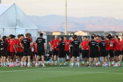 A Milli Futbol Takımı, Arizona&rsquo;daki ilk antrenmanını taraftara a&ccedil;ık yaptı
