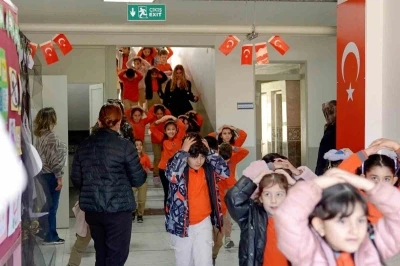 ABAK&rsquo;tan Deprem Haftası&rsquo;nda &ouml;ğrencilere hayat kurtaran bilgilendirme
