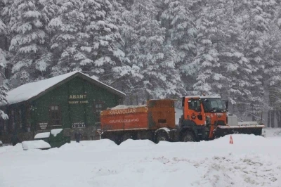 Abant G&ouml;l&uuml; Milli Parkı beyaza b&uuml;r&uuml;nd&uuml;
