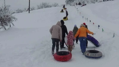 Abant G&ouml;l&uuml; Milli Parkı&rsquo;nın yama&ccedil;ları kayak merkezi oldu
