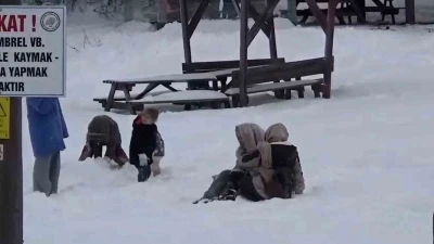 Abant&rsquo;ta şambrel eğlencesi: Kayak pistine &ccedil;evirdiler
