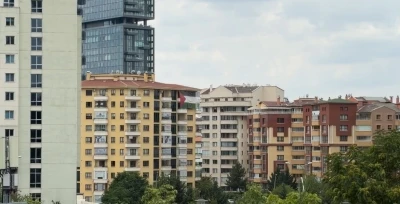 ABD Başkanı Trump&rsquo;ın kalacağı otelin karşısına Filistin bayrağı asıldı
