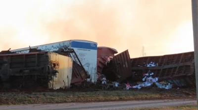 ABD&rsquo;de k&uuml;k&uuml;rt taşıyan tren devrildi, &ccedil;evreye zehirli gaz yayıldı
