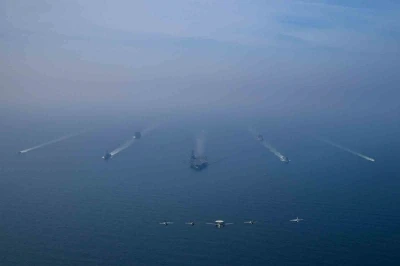 ABD ordusu, Umman Denizi&rsquo;ndeki u&ccedil;ak gemisi grubunun fotoğraflarını paylaştı

