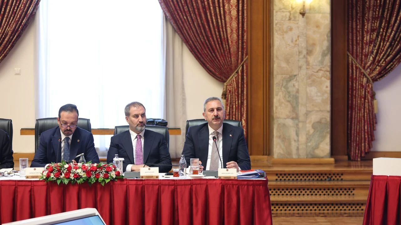 Abdulhamit Gül: Terörsüz Türkiye İçin Gerekirse Baldıran Zehiri İçeriz