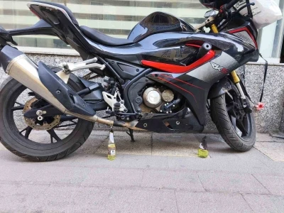 Acemi kundak&ccedil;ı motosikleti yakamadı
