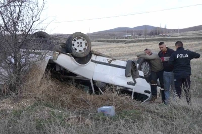 Acı manzarayla karşılaştı, g&ouml;zyaşlarını tutmadı: Hurdaya d&ouml;nen otomobildeki 2 yeğeni yaralandı
