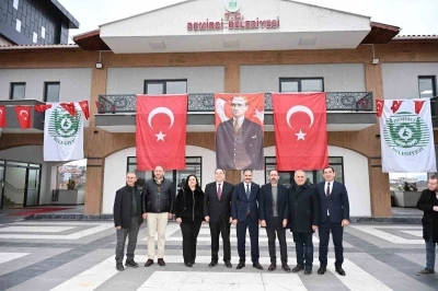 A&ccedil;ılışlar CHP&rsquo;li ve AK Parti&rsquo;li başkanlardan
