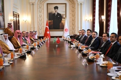 Adalet Bakanı G&uuml;rlek, Suudi mevkidaşı Al Smani ile bir araya geldi
