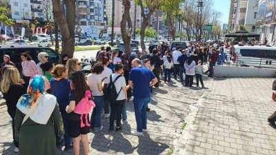 Adana&rsquo;da 100 TL&rsquo;lik &uuml;r&uuml;n izdihamı
