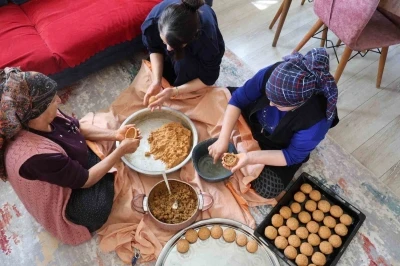 Adana&rsquo;da bayram sofralarının vazge&ccedil;ilmezi i&ccedil;li k&ouml;fte mesaisi başladı
