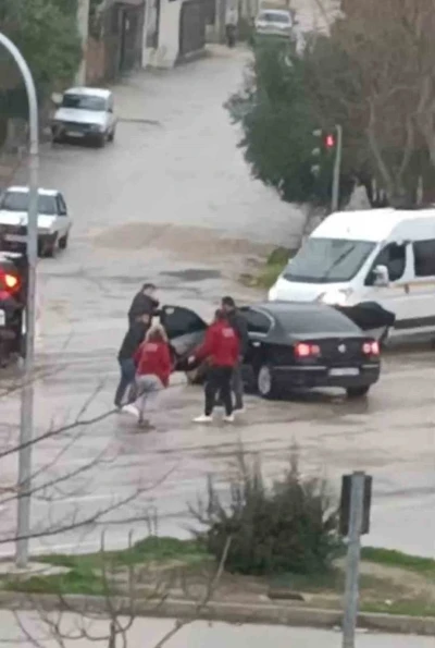 Adana&rsquo;da bir kadının karıştığı sopalı kavga g&ouml;r&uuml;nt&uuml;lendi
