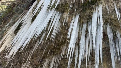 Adana&rsquo;da buz sarkıtları oluştu
