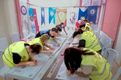 Adana’da çocuklara model uçak ve robotik kodlama kursu
