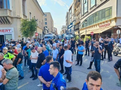 Adana’da dolmuş şoförlerinden eylem: Trafik kilitlendi
