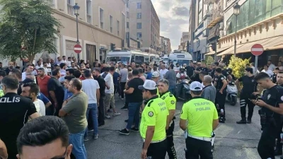 Adana’da dolmuş şoförlerinin eylemi 3 saat sonra bitti: Trafik ulaşıma açıldı
