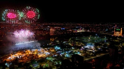 Adana’da dron, lazer ve havai fişek gösterisi, görsel şölene sahne oldu
