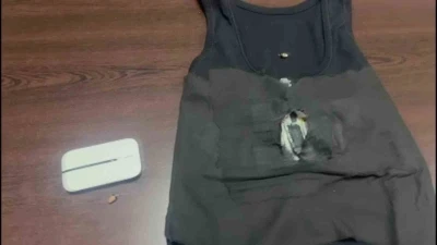 Adana’da ehliyet sınavında tişörte ve kemere yapılan kopya düzeneği polis tarafından bulundu
