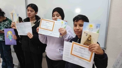 Adana&rsquo;da engelleri aşan karne sevinci: G&ouml;rme engelli &ouml;ğrenciler &rsquo;&rsquo;Braille alfabesi&rsquo;&rsquo; ile hazırlanan karnelerini aldı

