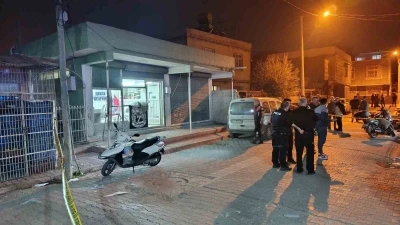 Adana’da erkek kuaföründe silahlı kavga: 7 yaralı
