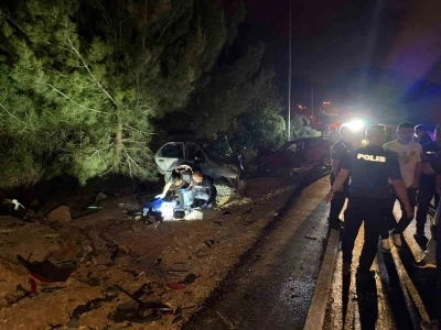 Adana&rsquo;da feci kaza: Karı koca &ouml;ld&uuml;, 4 yaşındaki &ccedil;ocukları yaralandı
