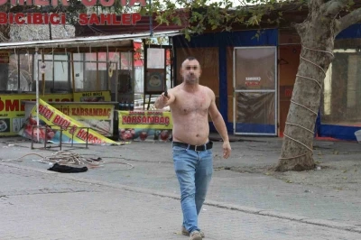 Adana&rsquo;da gergin yıkım: D&uuml;kkanlar yakıldı, bir kişi kendine zarar verdi
