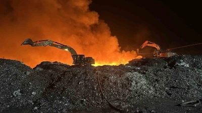 Adana’da geri dönüşüm fabrikasındaki yangın kontrol altına alındı
