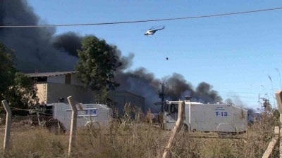 Adana’da geri dönüşüm fabrikasındaki yangına havadan ve karadan müdahale sürüyor
