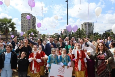 Adana&rsquo;da g&ouml;ky&uuml;z&uuml;ne mor balonlar bırakıldı
