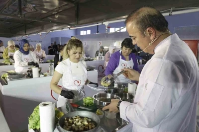 Adana&rsquo;da kadınlar aş&ccedil;ılık at&ouml;lyesinde eğitim aldı
