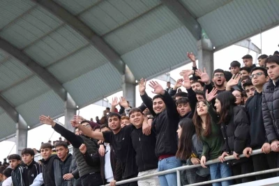 Adana&rsquo;da liseli gen&ccedil;lerin ma&ccedil; heyecanı &ccedil;ıkan kavgayla yarıda kaldı
