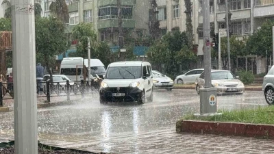 Adana&rsquo;da Mayıs ortasında şiddetli yağış etkili oldu
