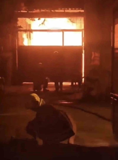 Adana&rsquo;da mobilya at&ouml;lyesinde yangın &ccedil;ıktı
