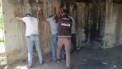 Adana’da narkotik polisleri görevde
