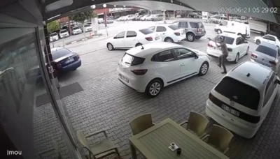Adana&rsquo;da oto galericiler sitesinde silahlı saldırı: &Ccedil;ok sayıda ara&ccedil; zarar g&ouml;rd&uuml;
