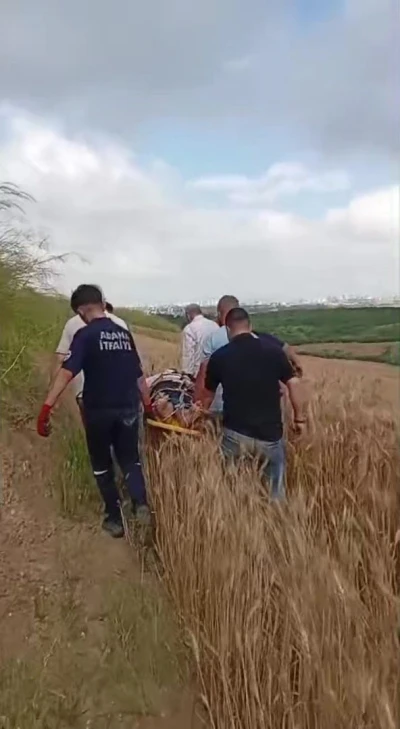 Adana&rsquo;da otomobil tarlaya u&ccedil;tu: 1 &ouml;l&uuml;, 1 yaralı
