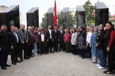 Adana&rsquo;da &rsquo;Şehitlik Anıtı&rsquo; dualarla a&ccedil;ıldı
