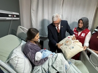 Adana&rsquo;da yeni yılın ilk bebeği &lsquo;Atlas&rsquo; oldu
