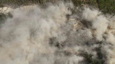 Adana’da yol yapım mücadelesi, patlama anı film sahnesini aratmadı
