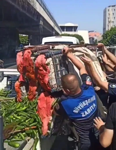 Adana’da zabıta seyyara operasyon yaptı, ürünleri ziyan etti
