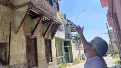 Adana&rsquo;daki metruk binalar mahalleliyi tedirgin ediyor
