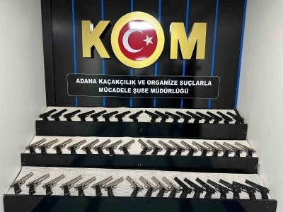 Adana’daki suç örgütlerine silah getiren 2 şüpheli tutuklandı: 53 tabanca ele geçirildi
