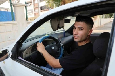 Adana’dan renkli görüntüler: Otomobilini balon ve yazılarla süsledi, eşini karşıladı
