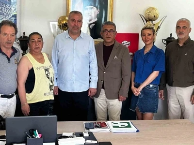 Adana Demirspor&rsquo;a yerel basından 100 bin liralık destek
