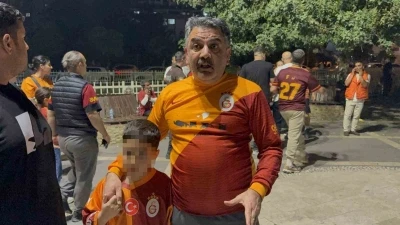 Adana Demirsporlu taraftarlar k&uuml;&ccedil;&uuml;k &ccedil;ocuğa alkol şişesi fırlattı
