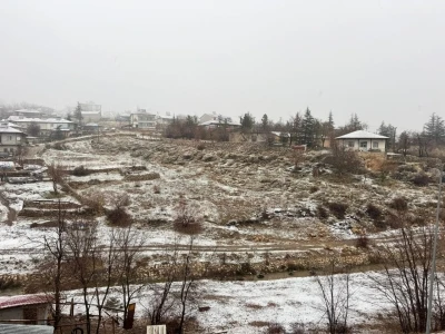 Adana’nın yüksek kesimlerine kar yağdı
