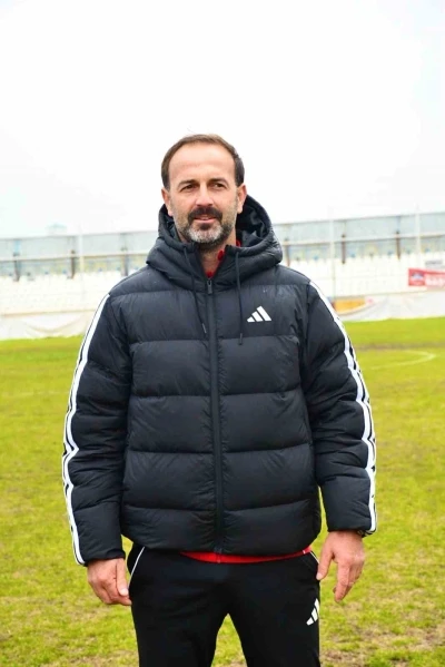 Adem Çak ilk maçından galibiyetle ayrıldı
