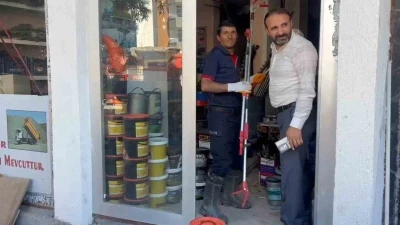 Adilcevaz&rsquo;da iş yerine giren yılan ekipleri harekete ge&ccedil;irdi
