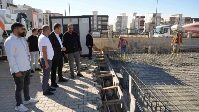 Adıyaman Belediyesi ek hizmet binasında temel betonu döküldü
