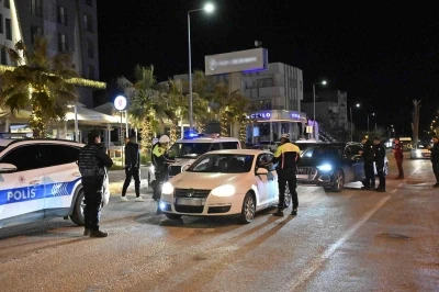 Adıyaman&rsquo;da, 2 bin 305 kişinin kimliği kontrol edildi
